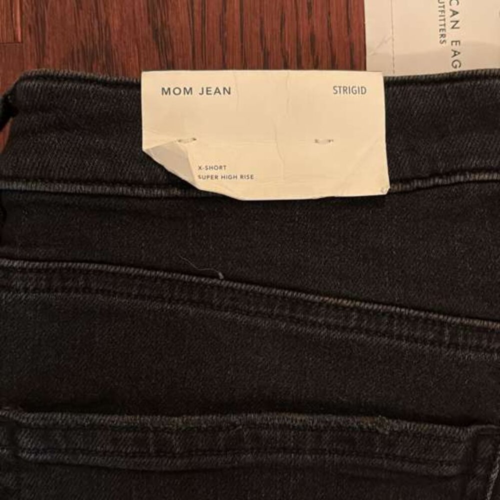 American Eagle AE Black Distressed Mom Jeans W8 High Rise - Picture 6 of 8